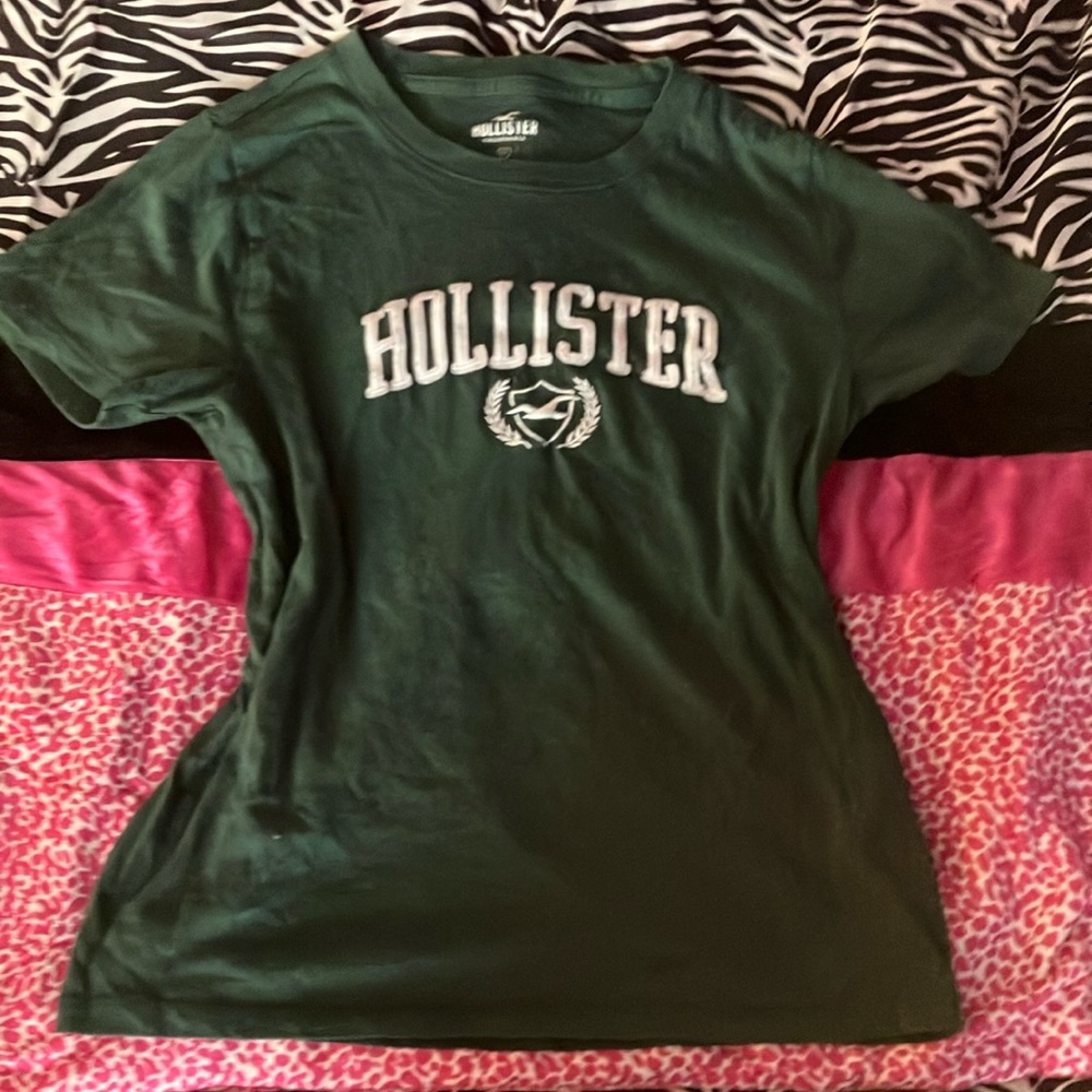Hollister medium green t shirt